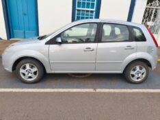 FORD FIESTA 1.0 8V FLEX 2007/2008 ADRIANO VEÍCULOS CRUZEIRO DO SUL / Carros no Vale