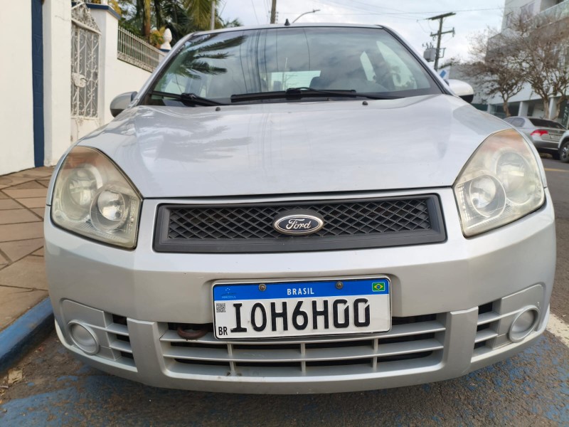 FORD FIESTA 1.0 8V FLEX 2007/2008 ADRIANO VEÍCULOS CRUZEIRO DO SUL / Carros no Vale