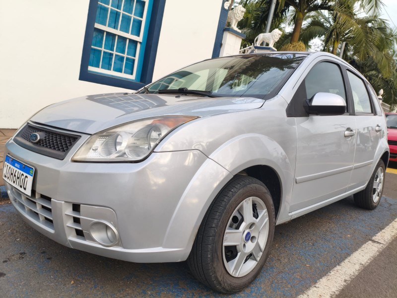 FORD FIESTA 1.0 8V FLEX 2007/2008 ADRIANO VEÍCULOS CRUZEIRO DO SUL / Carros no Vale
