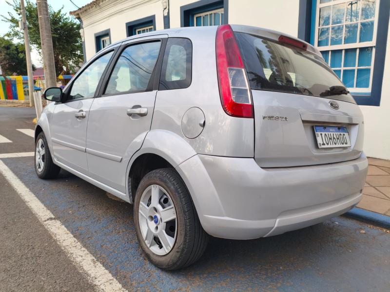 FORD FIESTA 1.0 8V FLEX 2007/2008 ADRIANO VEÍCULOS CRUZEIRO DO SUL / Carros no Vale