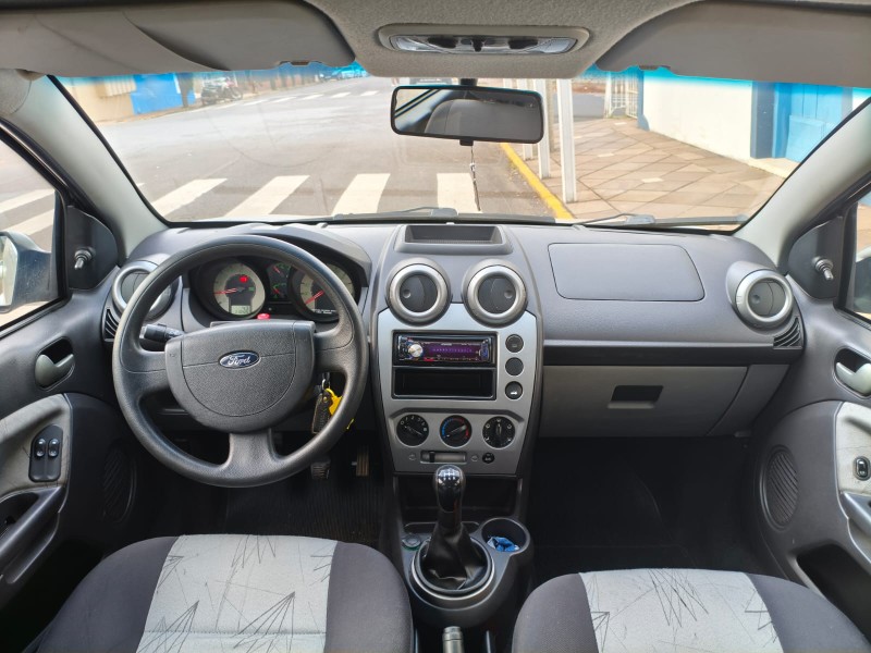 FORD FIESTA 1.0 8V FLEX 2007/2008 ADRIANO VEÍCULOS CRUZEIRO DO SUL / Carros no Vale