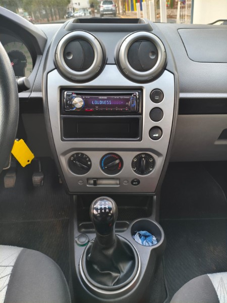 FORD FIESTA 1.0 8V FLEX 2007/2008 ADRIANO VEÍCULOS CRUZEIRO DO SUL / Carros no Vale
