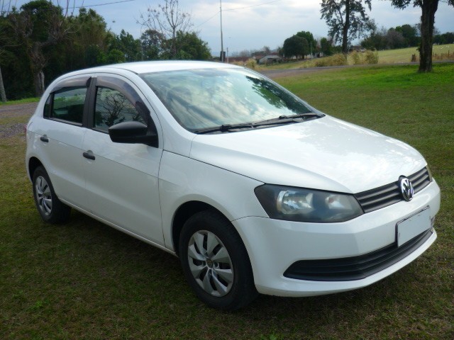 VOLKSWAGEN GOL 1.6 MI 8V FLEX 4P MANUAL 2013/2014 PREMIUM AUTOMÓVEIS ARROIO DO MEIO / Carros no Vale
