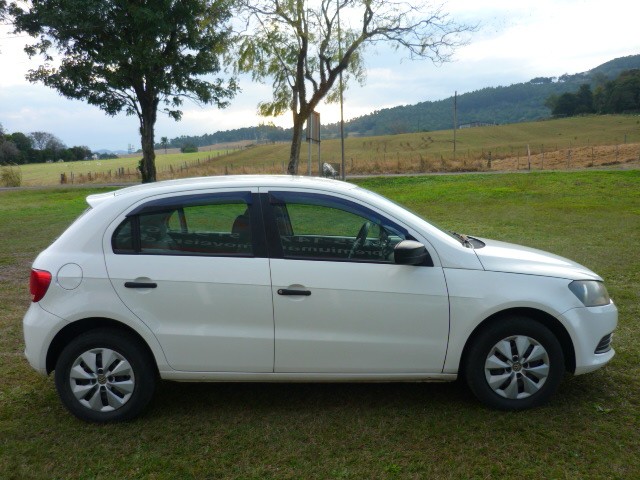 VOLKSWAGEN GOL 1.6 MI 8V FLEX 4P MANUAL 2013/2014 PREMIUM AUTOMÓVEIS ARROIO DO MEIO / Carros no Vale