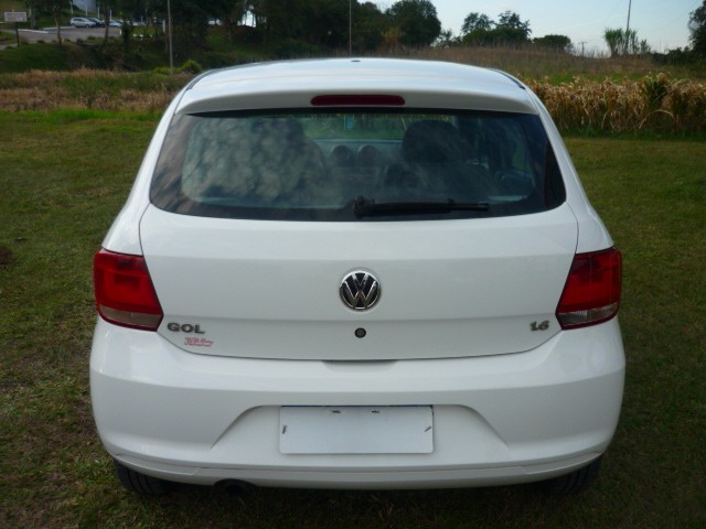 VOLKSWAGEN GOL 1.6 MI 8V FLEX 4P MANUAL 2013/2014 PREMIUM AUTOMÓVEIS ARROIO DO MEIO / Carros no Vale