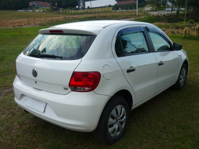 VOLKSWAGEN GOL 1.6 MI 8V FLEX 4P MANUAL 2013/2014 PREMIUM AUTOMÓVEIS ARROIO DO MEIO / Carros no Vale