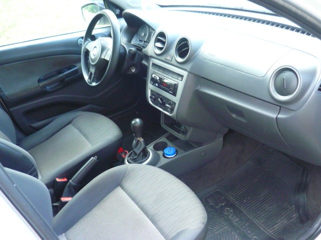 VOLKSWAGEN GOL 1.6 MI 8V FLEX 4P MANUAL 2013/2014 PREMIUM AUTOMÓVEIS ARROIO DO MEIO / Carros no Vale