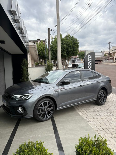 VOLKSWAGEN VIRTUS 1.4 250 TSI 16V EXCLUSIVE 2024/2025 DE CONTO AUTOMÓVEIS SARANDI / Carros no Vale