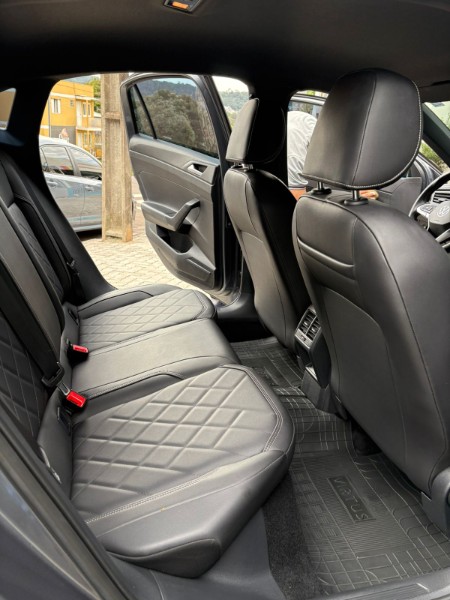 VOLKSWAGEN VIRTUS 1.4 250 TSI 16V EXCLUSIVE 2024/2025 DE CONTO AUTOMÓVEIS SARANDI / Carros no Vale