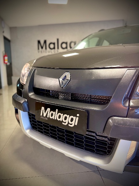 RENAULT SANDERO 1.6 16V SCE FLEX STEPWAY 4P MANUAL 2013/2014 MALAGGI VEÍCULOS ENCANTADO / Carros no Vale