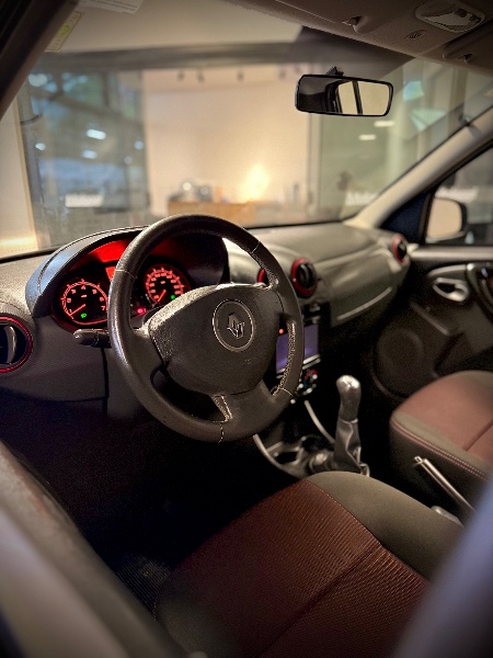 RENAULT SANDERO 1.6 16V SCE FLEX STEPWAY 4P MANUAL 2013/2014 MALAGGI VEÍCULOS ENCANTADO / Carros no Vale