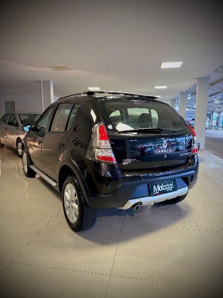RENAULT SANDERO 1.6 16V SCE FLEX STEPWAY 4P MANUAL 2013/2014 MALAGGI VEÍCULOS ENCANTADO / Carros no Vale