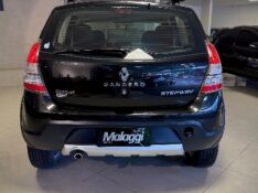 RENAULT SANDERO 1.6 16V SCE FLEX STEPWAY 4P MANUAL 2013/2014 MALAGGI VEÍCULOS ENCANTADO / Carros no Vale