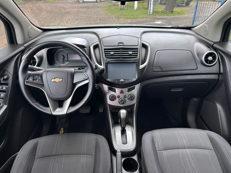 CHEVROLET TRACKER LT 1.8 /2016 MENEGHINI VEÍCULOS ARROIO DO MEIO / Carros no Vale