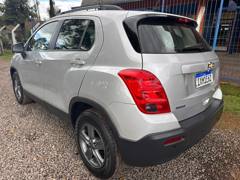 CHEVROLET TRACKER LT 1.8 /2016 MENEGHINI VEÍCULOS ARROIO DO MEIO / Carros no Vale
