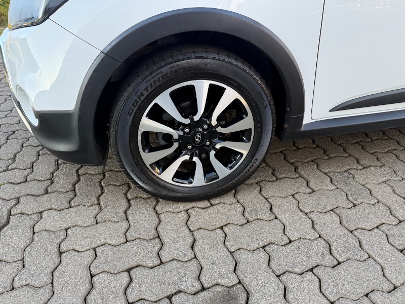 HYUNDAI HB20X 1.6 16V STYLE FLEX 4P AUTOMÁTICO 2017/2017 ELY AUTOMÓVEIS LAJEADO / Carros no Vale