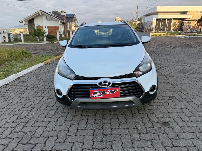 HYUNDAI HB20X 1.6 16V STYLE FLEX 4P AUTOMÁTICO 2017/2017 ELY AUTOMÓVEIS LAJEADO / Carros no Vale