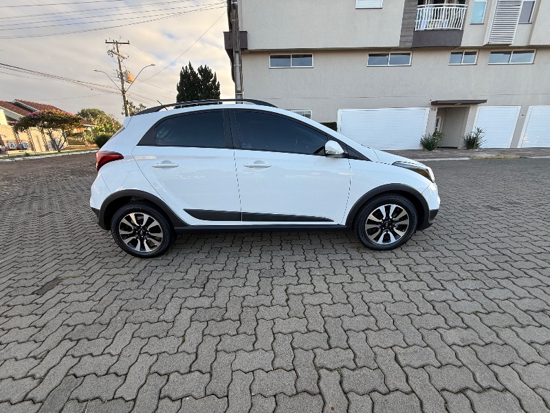 HYUNDAI HB20X 1.6 16V STYLE FLEX 4P AUTOMÁTICO 2017/2017 ELY AUTOMÓVEIS LAJEADO / Carros no Vale