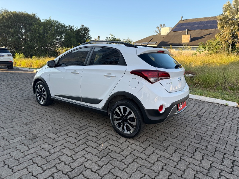 HYUNDAI HB20X 1.6 16V STYLE FLEX 4P AUTOMÁTICO 2017/2017 ELY AUTOMÓVEIS LAJEADO / Carros no Vale