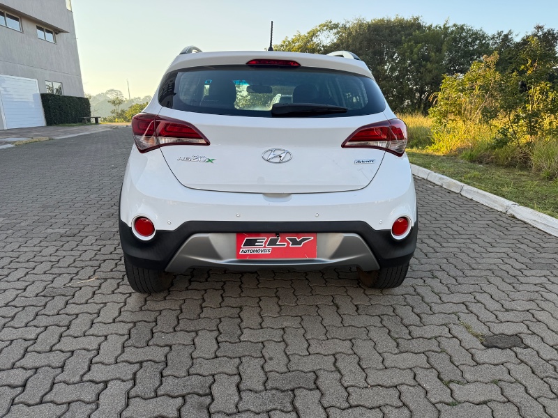 HYUNDAI HB20X 1.6 16V STYLE FLEX 4P AUTOMÁTICO 2017/2017 ELY AUTOMÓVEIS LAJEADO / Carros no Vale