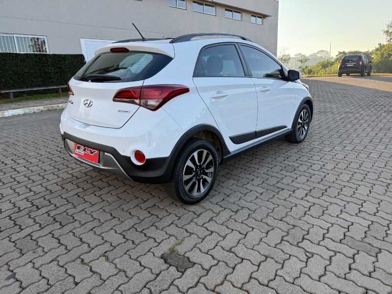 HYUNDAI HB20X 1.6 16V STYLE FLEX 4P AUTOMÁTICO 2017/2017 ELY AUTOMÓVEIS LAJEADO / Carros no Vale
