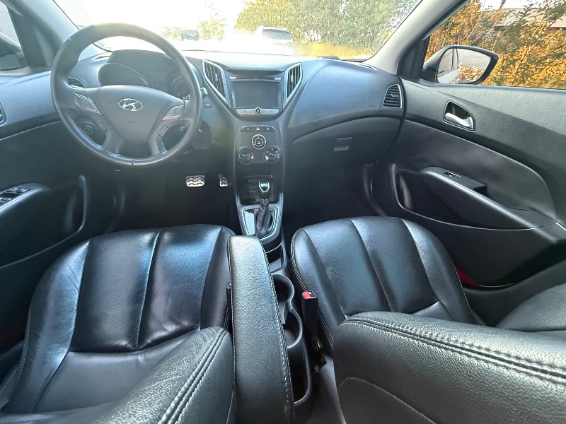 HYUNDAI HB20X 1.6 16V STYLE FLEX 4P AUTOMÁTICO 2017/2017 ELY AUTOMÓVEIS LAJEADO / Carros no Vale