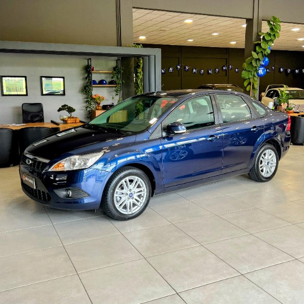 FORD FOCUS SEDAN 1.6 GLX 2013/2013 JOÃO CARROS MULTIMARCAS GUAPORÉ / Carros no Vale