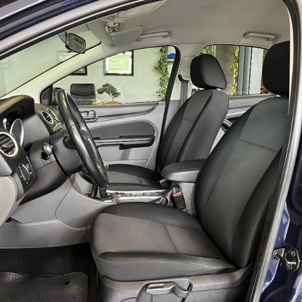 FORD FOCUS SEDAN 1.6 GLX 2013/2013 JOÃO CARROS MULTIMARCAS GUAPORÉ / Carros no Vale