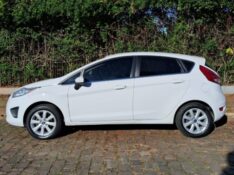 FORD FIESTA 1.6 SE 16V 2013/2013 STOPCAR MULTIMARCAS ESTRELA / Carros no Vale