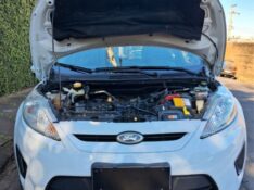 FORD FIESTA 1.6 SE 16V 2013/2013 STOPCAR MULTIMARCAS ESTRELA / Carros no Vale