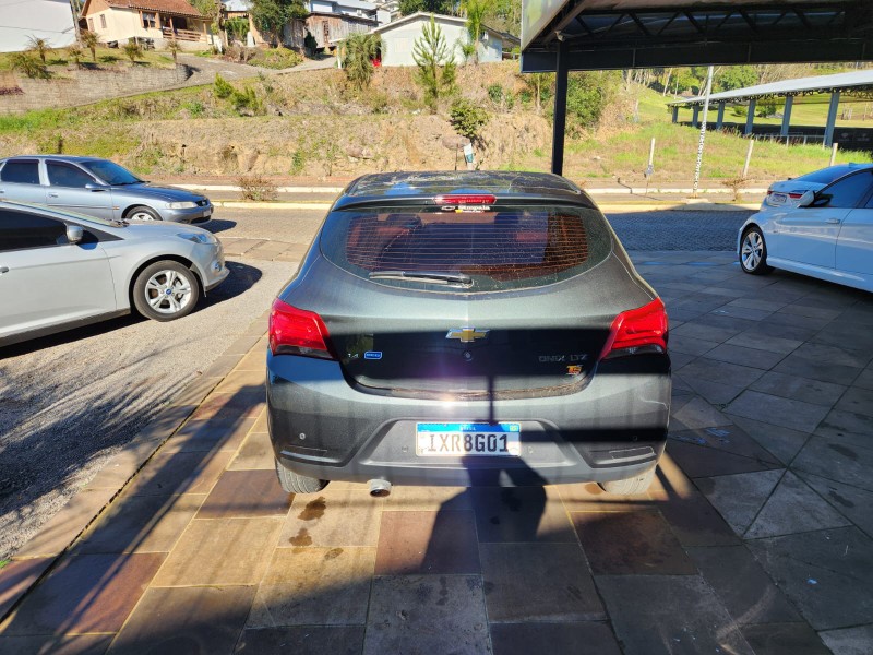 CHEVROLET ONIX LTZ 1.4 2016/2017 TS VEÍCULOS ANTA GORDA / Carros no Vale