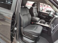 DODGE RAM 5.7 1500 LARAMIE 4X4 V8 2023/2023 ROSAUTO VEÍCULOS VENÂNCIO AIRES / Carros no Vale