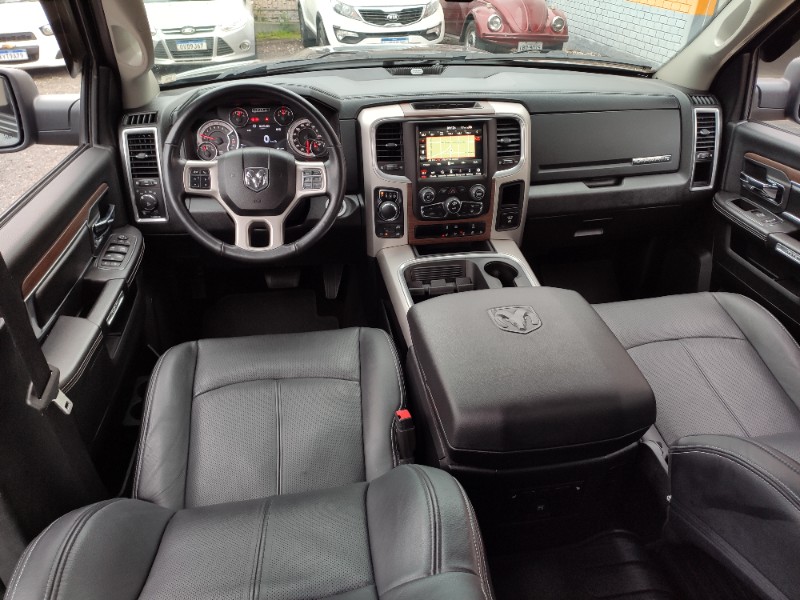 DODGE RAM 5.7 1500 LARAMIE 4X4 V8 2023/2023 ROSAUTO VEÍCULOS VENÂNCIO AIRES / Carros no Vale