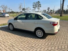 FIAT GRAND SIENA ESSENCE 1.6 16V 2015 /2015 NEURI VEÍCULOS LAJEADO / Carros no Vale