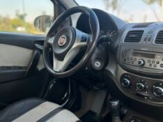 FIAT GRAND SIENA ESSENCE 1.6 16V 2015 /2015 NEURI VEÍCULOS LAJEADO / Carros no Vale