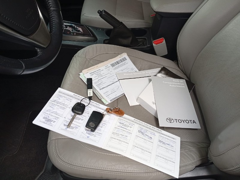 TOYOTA COROLLA 2.0 XEI 2014/2015 ALTERNATIVA VEÍCULOS LAJEADO / Carros no Vale