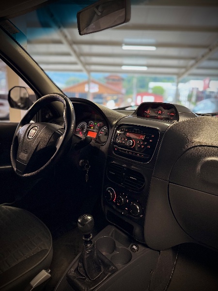 FIAT STRADA 1.8 MPI ADVENTURE CE 16V 2013/2013 MALAGGI VEÍCULOS ENCANTADO / Carros no Vale