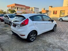 FORD NEW FIESTA 1.6 SE HATCH 16V FLEX 4P POWERSHIFT 2015/2016 AR MULTIMARCAS VENÂNCIO AIRES / Carros no Vale