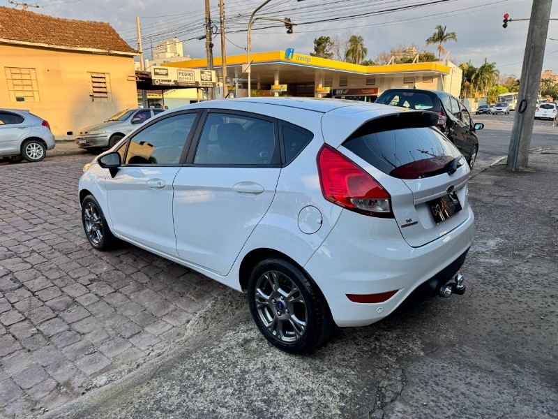 FORD NEW FIESTA 1.6 SE HATCH 16V FLEX 4P POWERSHIFT 2015/2016 AR MULTIMARCAS VENÂNCIO AIRES / Carros no Vale