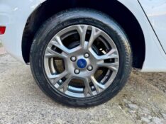 FORD NEW FIESTA 1.6 SE HATCH 16V FLEX 4P POWERSHIFT 2015/2016 AR MULTIMARCAS VENÂNCIO AIRES / Carros no Vale
