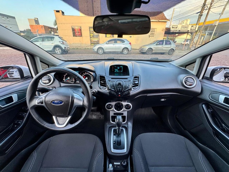 FORD NEW FIESTA 1.6 SE HATCH 16V FLEX 4P POWERSHIFT 2015/2016 AR MULTIMARCAS VENÂNCIO AIRES / Carros no Vale