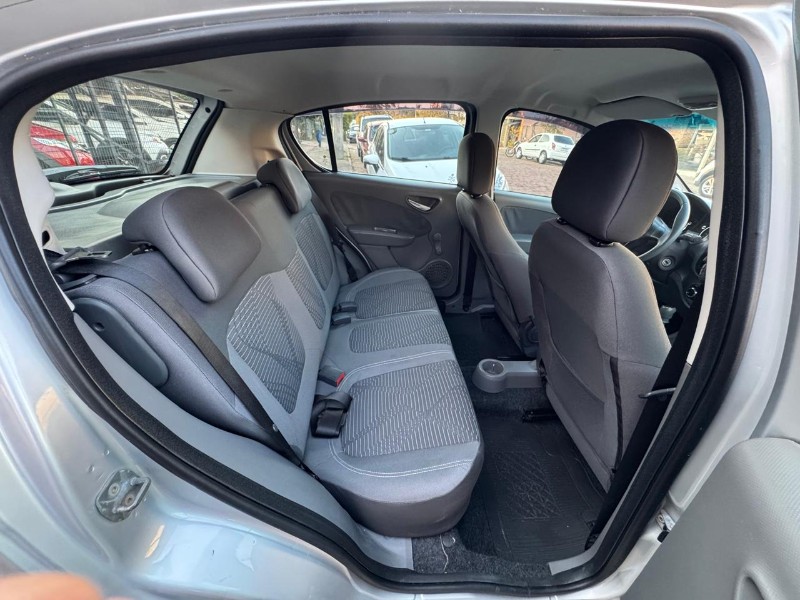 FIAT PALIO 1.0 MPI ATTRACTIVE 8V FLEX 4P MANUAL 2015/2016 AR MULTIMARCAS VENÂNCIO AIRES / Carros no Vale