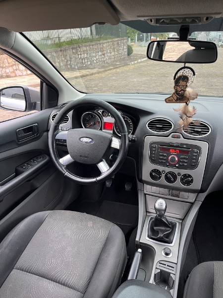 FORD FOCUS SEDAN 2.0 GLX SEDAN 16V FLEX 4P MANUAL 2010/2010 BOSCO AUTOMÓVEIS GUAPORÉ / Carros no Vale