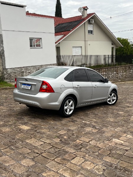FORD FOCUS SEDAN 2.0 GLX SEDAN 16V FLEX 4P MANUAL 2010/2010 BOSCO AUTOMÓVEIS GUAPORÉ / Carros no Vale