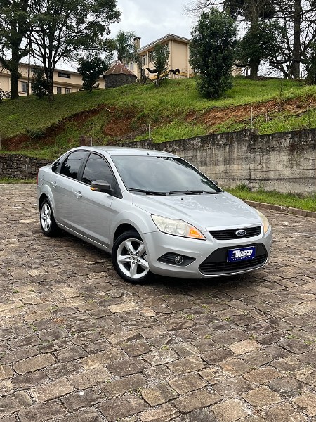 FORD FOCUS SEDAN 2.0 GLX SEDAN 16V FLEX 4P MANUAL 2010/2010 BOSCO AUTOMÓVEIS GUAPORÉ / Carros no Vale