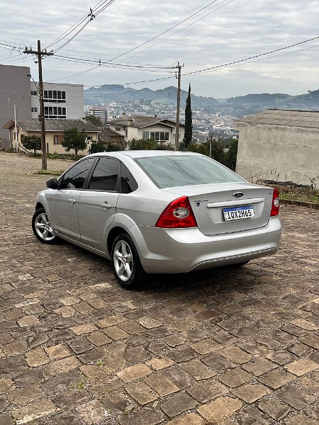 FORD FOCUS SEDAN 2.0 GLX SEDAN 16V FLEX 4P MANUAL 2010/2010 BOSCO AUTOMÓVEIS GUAPORÉ / Carros no Vale