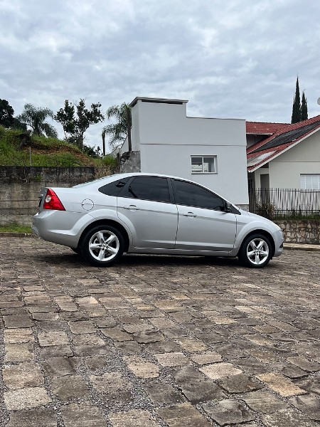 FORD FOCUS SEDAN 2.0 GLX SEDAN 16V FLEX 4P MANUAL 2010/2010 BOSCO AUTOMÓVEIS GUAPORÉ / Carros no Vale