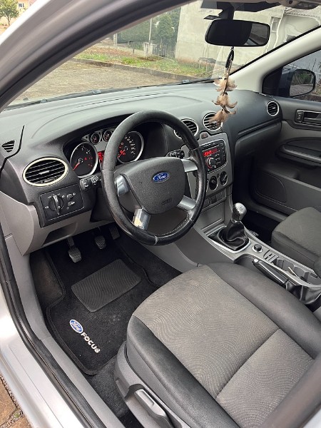 FORD FOCUS SEDAN 2.0 GLX SEDAN 16V FLEX 4P MANUAL 2010/2010 BOSCO AUTOMÓVEIS GUAPORÉ / Carros no Vale