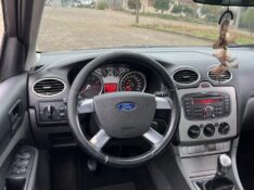 FORD FOCUS SEDAN 2.0 GLX SEDAN 16V FLEX 4P MANUAL 2010/2010 BOSCO AUTOMÓVEIS GUAPORÉ / Carros no Vale