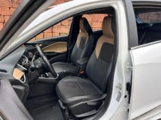 CHEVROLET ONIX HATCH PREM 1.0 12V TB FLEX 5P AUT. 2020/2020 LS MULTIMARCAS VENÂNCIO AIRES / Carros no Vale